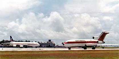 Air Marshall Islands DC-8 & Air Micronesia 727 - Kwjalein, MI